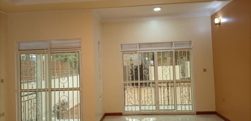 House for sale in Kitende, Entebbe road at 320m