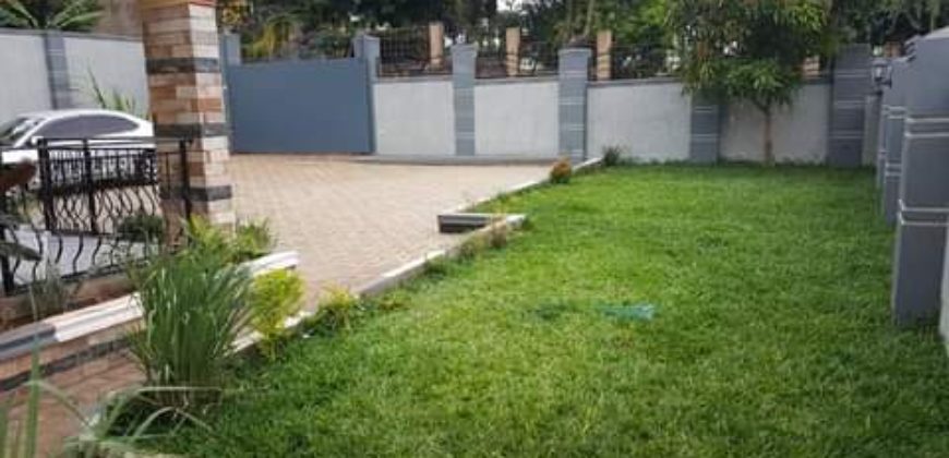 House For Sale In KItende at 450millions