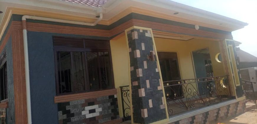 Newly built residential house with a private mailo land title in Nkoowe at 250 million