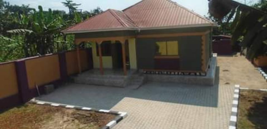 Residential house for sale in Bukalango – Wakiso seated on 15 decimals with ready land title at 150m