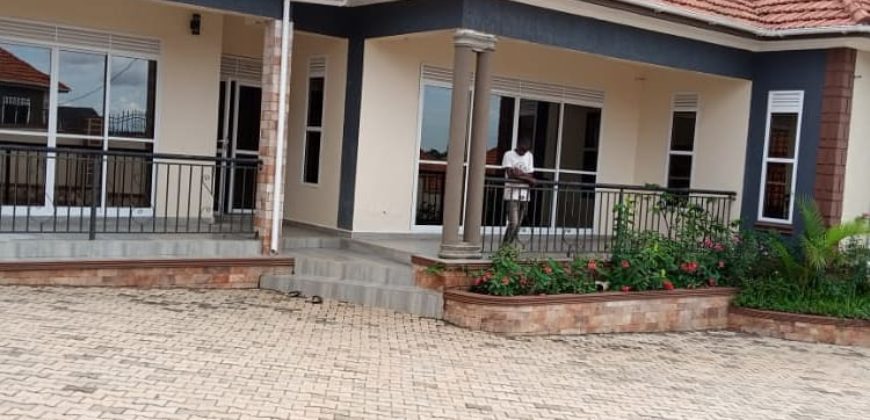 BRAND NEW HOUSE FOR SALE AT 600M LOCATED IN BWEBAJJA ON ENTEBBE ROAD