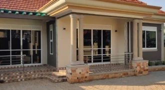 RESIDENTIAL 4 BEDROOM BANGOLOW FOR SALE IN KITENDE ON ENTEBBE ROAD AT 490M WITH A PRIVATE MAILO LAND TITLE