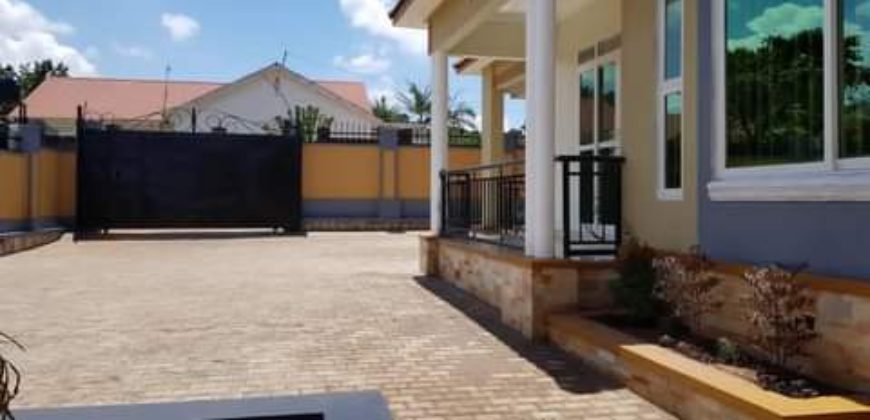 Brand New House for sale in Kitende at 430million Seated on 13 decimals