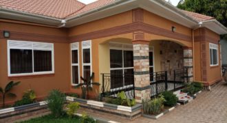 House for Sale in Kitende on Entebbe road at 550m with a land title