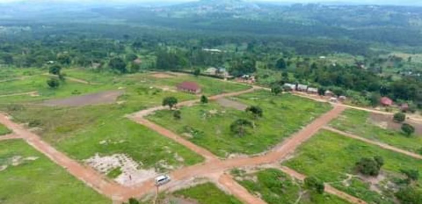 PLOTS FOR SALE IN KAKIRI-KIKUJJU ESTATE ALONG HOIMA ROAD 50*100FT WITH A LAND TITLE