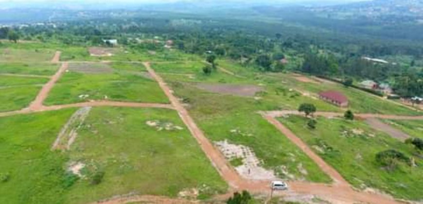 PLOTS FOR SALE IN KAKIRI-KIKUJJU ESTATE ALONG HOIMA ROAD 50*100FT WITH A LAND TITLE