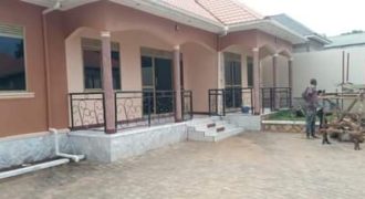 NEWLY CONSTRUCTED HOUSE FOR SALE IN BWEBAJJA AT 450M WITH A LAND TITLE