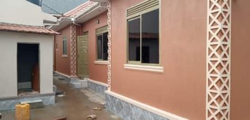 NEWLY CONSTRUCTED HOUSE FOR SALE IN BWEBAJJA AT 450M WITH A LAND TITLE