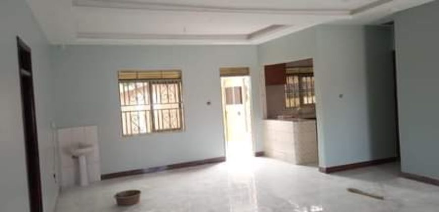 NEWLY CONSTRUCTED HOUSE FOR SALE IN BWEBAJJA AT 450M WITH A LAND TITLE