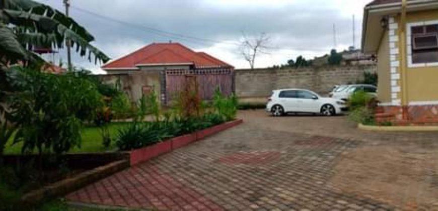 HOUSE FOR SALE LOCATED IN NAMUGONGO SONDE TOWN AT 380M WITH PRIVATE MAILO LAND TITLE